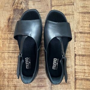 Munro Black Leather Sandals – Size 7WW